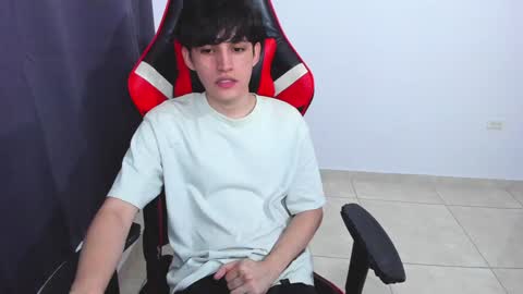 Snapshot of eren_tatakae chatting on January 23, 11:58 pm eren_tatakae online show from January 23, 11:58 pm