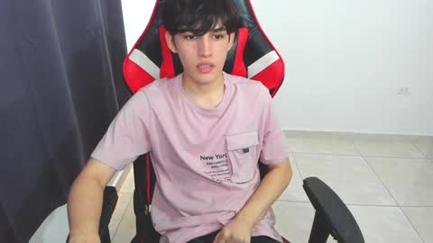 Snapshot of eren_tatakae chatting on January 25, 6:02 pm eren_tatakae online show from January 25, 6:02 pm