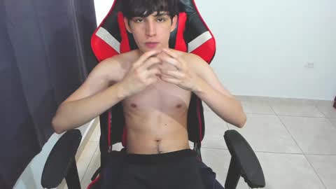 Snapshot of eren_tatakae chatting on January 25, 9:04 pm eren_tatakae online show from January 25, 9:04 pm