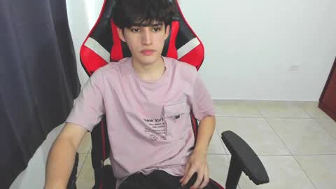 Snapshot of eren_tatakae chatting on January 27, 6:52 pm eren_tatakae online show from January 27, 6:52 pm