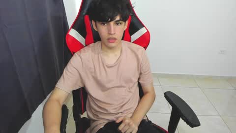 Snapshot of eren_tatakae chatting on January 28, 5:56 pm eren_tatakae online show from January 28, 5:56 pm