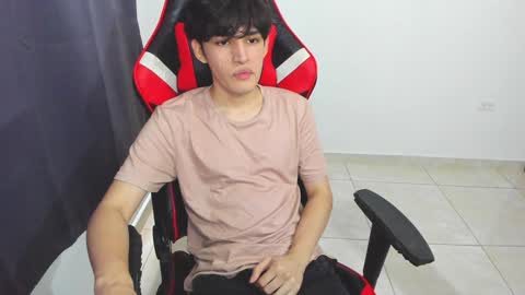 Snapshot of eren_tatakae chatting on January 30, 5:06 pm eren_tatakae online show from January 30, 5:06 pm