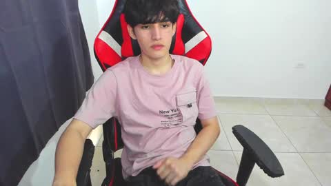 Snapshot of eren_tatakae chatting on January 31, 4:48 pm eren_tatakae online show from January 31, 4:48 pm