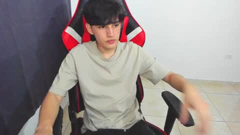 Snapshot of eren_tatakae chatting on February 3, 9:18 pm eren_tatakae online show from February 3, 9:18 pm