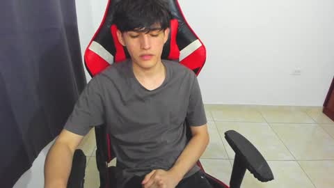 Snapshot of eren_tatakae chatting on February 6, 10:32 pm eren_tatakae online show from February 6, 10:32 pm