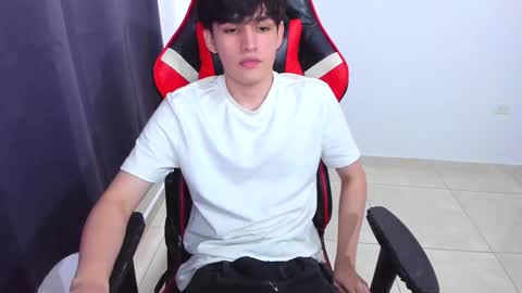 Snapshot of eren_tatakae chatting on February 10, 8:21 pm eren_tatakae online show from February 10, 8:21 pm