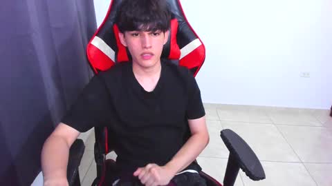 Snapshot of eren_tatakae chatting on February 13, 12:57 am eren_tatakae online show from February 13, 12:57 am