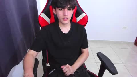 Snapshot of eren_tatakae chatting on February 16, 8:55 pm eren_tatakae online show from February 16, 8:55 pm