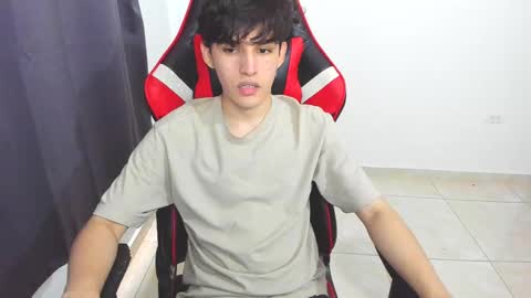 Snapshot of eren_tatakae chatting on February 20, 4:14 pm eren_tatakae online show from February 20, 4:14 pm