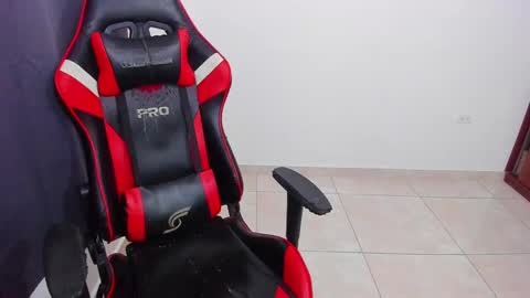 Snapshot of eren_tatakae chatting on March 6, 3:35 pm eren_tatakae online show from March 6, 3:35 pm