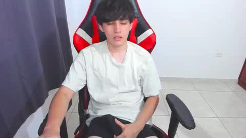 Snapshot of eren_tatakae chatting on September 16, 1:39 am eren_tatakae online show from September 16, 1:39 am