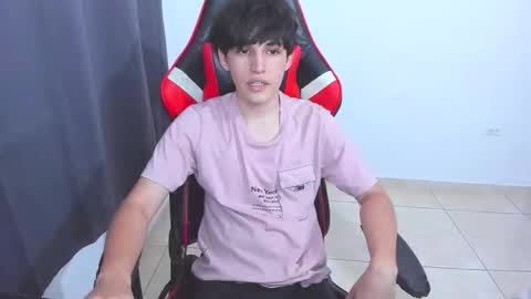 Snapshot of eren_tatakae chatting on September 17, 2:13 am eren_tatakae online show from September 17, 2:13 am