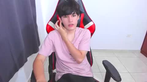 Snapshot of eren_tatakae chatting on September 17, 5:58 pm eren_tatakae online show from September 17, 5:58 pm