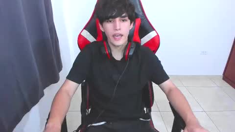 Snapshot of eren_tatakae chatting on September 18, 7:27 pm eren_tatakae online show from September 18, 7:27 pm