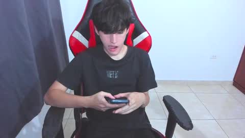 Snapshot of eren_tatakae chatting on September 25, 12:25 am eren_tatakae online show from September 25, 12:25 am