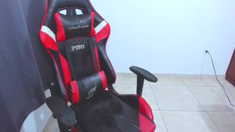 Snapshot of eren_tatakae chatting on October 3, 1:57 am eren_tatakae online show from October 3, 1:57 am