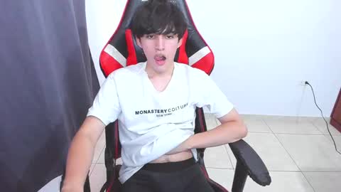 Snapshot of eren_tatakae chatting on October 4, 8:51 pm eren_tatakae online show from October 4, 8:51 pm