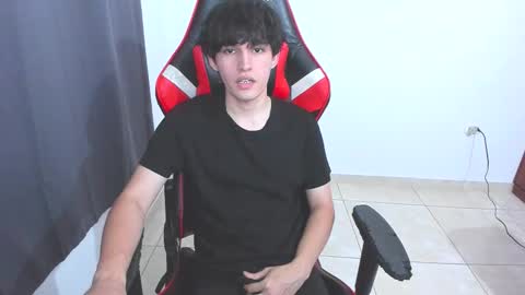 Snapshot of eren_tatakae chatting on October 10, 2:32 am eren_tatakae online show from October 10, 2:32 am