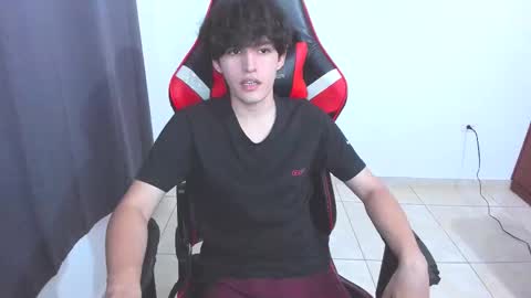 Snapshot of eren_tatakae chatting on October 11, 2:44 am eren_tatakae online show from October 11, 2:44 am