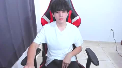 Snapshot of eren_tatakae chatting on October 17, 6:32 pm eren_tatakae online show from October 17, 6:32 pm