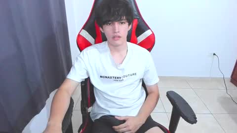 Snapshot of eren_tatakae chatting on October 18, 8:20 pm eren_tatakae online show from October 18, 8:20 pm