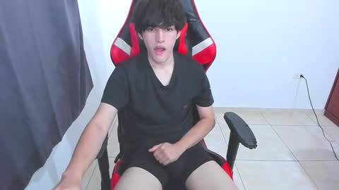 Snapshot of eren_tatakae chatting on October 25, 7:19 pm eren_tatakae online show from October 25, 7:19 pm