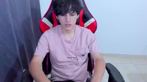 Snapshot of eren_tatakae chatting on November 3, 4:47 am eren_tatakae online show from November 3, 4:47 am