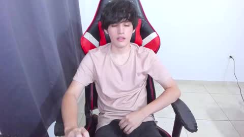 Snapshot of eren_tatakae chatting on November 4, 3:27 am eren_tatakae online show from November 4, 3:27 am