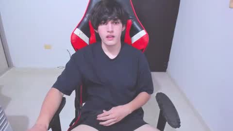 Snapshot of eren_tatakae chatting on November 26, 9:49 pm eren_tatakae online show from November 26, 9:49 pm