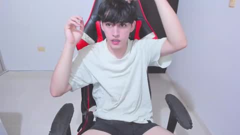 Snapshot of eren_tatakae chatting on December 5, 2:53 am eren_tatakae online show from December 5, 2:53 am