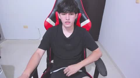 Snapshot of eren_tatakae chatting on December 14, 7:40 pm eren_tatakae online show from December 14, 7:40 pm