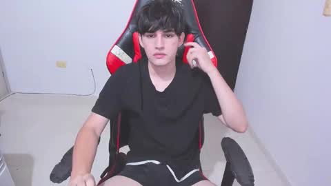 Snapshot of eren_tatakae chatting on December 16, 2:27 am eren_tatakae online show from December 16, 2:27 am