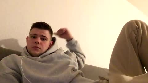 Snapshot of eric123754216 chatting on November 17, 4:24 pm eric123754216 online show from November 17, 4:24 pm