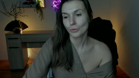 EricaPowers online show from December 6, 10:38 am
