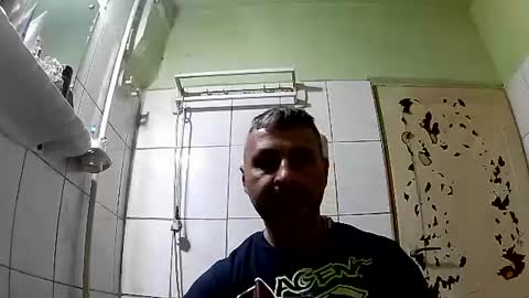 Snapshot of ericboy32 chatting on December 2, 12:19 am eric online show from December 2, 12:19 am