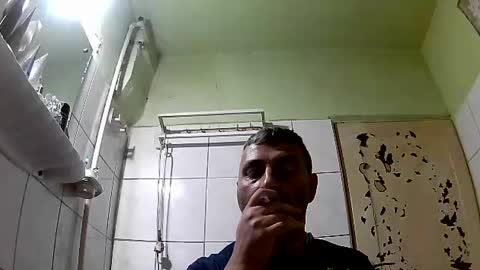 Snapshot of ericboy32 chatting on December 2, 3:26 am eric online show from December 2, 3:26 am