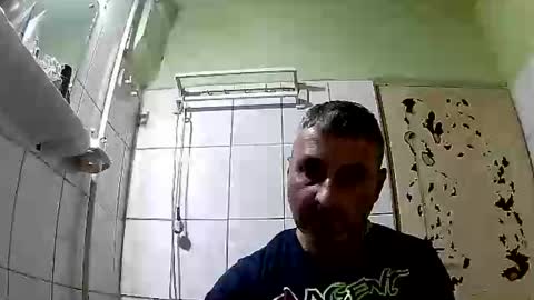 Snapshot of ericboy32 chatting on December 2, 6:30 am eric online show from December 2, 6:30 am