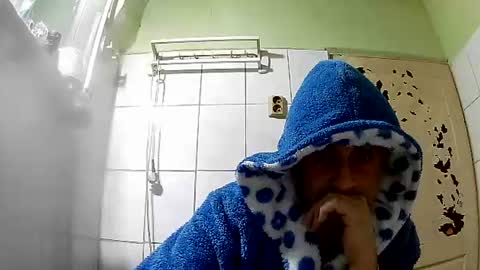 Snapshot of ericboy32 chatting on December 6, 12:38 pm eric online show from December 6, 12:38 pm