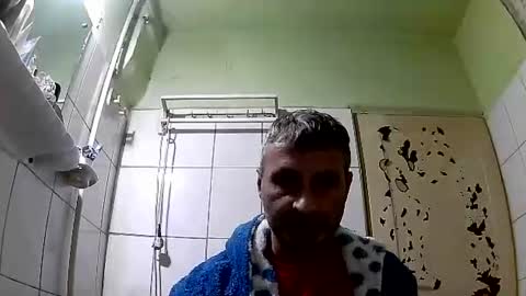 Snapshot of ericboy32 chatting on December 23, 5:54 pm eric online show from December 23, 5:54 pm