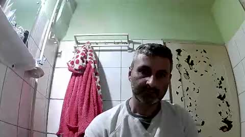 Snapshot of ericboy32 chatting on December 25, 10:16 pm eric online show from December 25, 10:16 pm