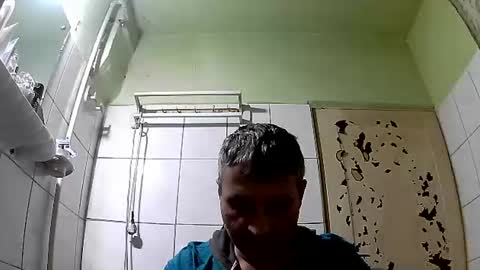 Snapshot of ericboy32 chatting on December 29, 3:54 am eric online show from December 29, 3:54 am