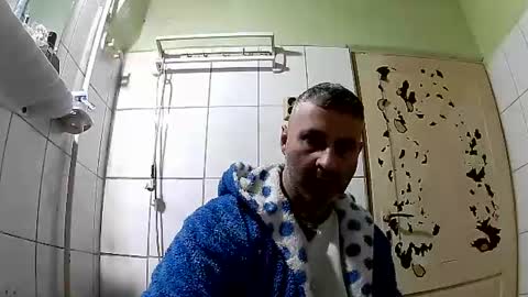 Snapshot of ericboy32 chatting on December 31, 1:36 am eric online show from December 31, 1:36 am