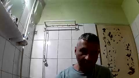 Snapshot of ericboy32 chatting on January 3, 7:38 am eric online show from January 3, 7:38 am