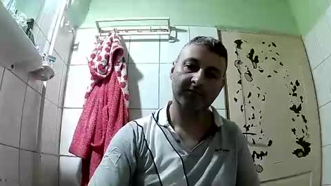 Snapshot of ericboy32 chatting on January 8, 12:06 am eric online show from January 8, 12:06 am