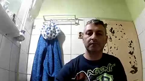 Snapshot of ericboy32 chatting on January 15, 4:04 am eric online show from January 15, 4:04 am