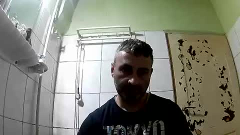 Snapshot of ericboy32 chatting on January 20, 2:32 am eric online show from January 20, 2:32 am