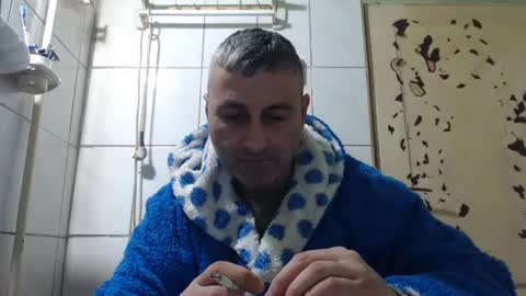 Snapshot of ericboy32 chatting on February 23, 7:44 am eric online show from February 23, 7:44 am