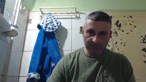 Snapshot of ericboy32 chatting on February 23, 2:04 pm eric online show from February 23, 2:04 pm