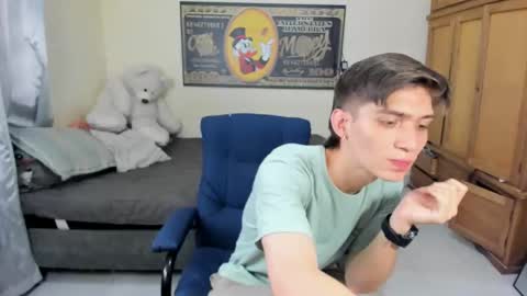 Snapshot of erick_de_rossee chatting on October 30, 7:58 pm erick_de_rossee online show from October 30, 7:58 pm