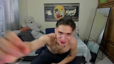 Snapshot of erick_de_rossee chatting on December 2, 2:12 pm erick_de_rossee online show from December 2, 2:12 pm